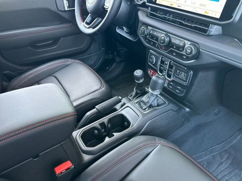 New 2025 Jeep Gladiator Rubicon w/ Convenience Group image 13