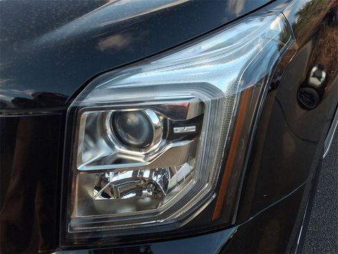 Certified 2018 GMC Yukon XL SLT image 9