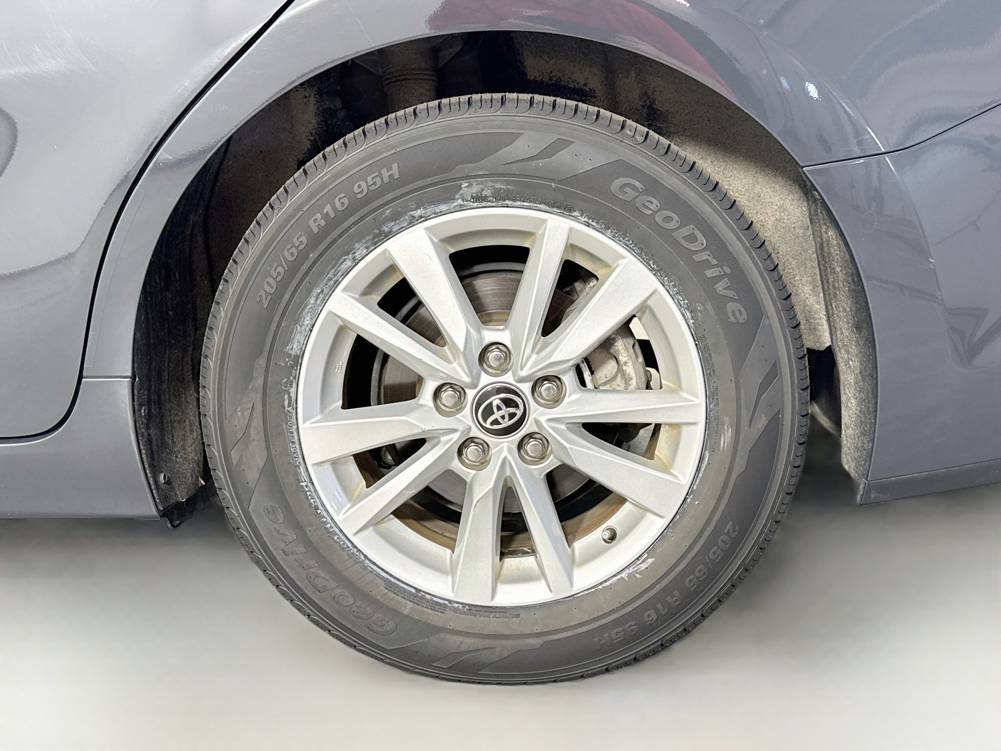 Used 2025 Toyota Camry LE FWD image 30