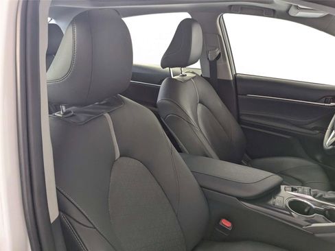 Used 2018 Toyota Camry XSE FWD image 32