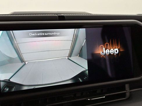 Used 2025 Jeep Gladiator Sport AWD/4WD image 19