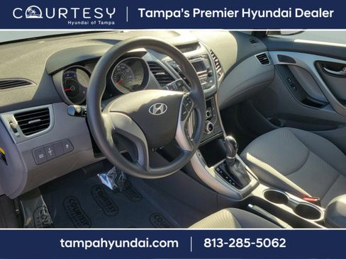 Used 2015 Hyundai Elantra SE image 12