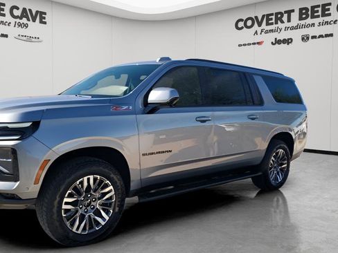 Used 2025 Chevrolet Suburban Z71 image 3