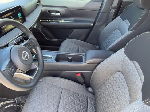 Certified 2025 Nissan Kicks SV image 17