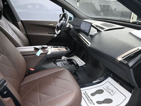 Used 2023 BMW iX xDrive50 w/ Premium Package image 37