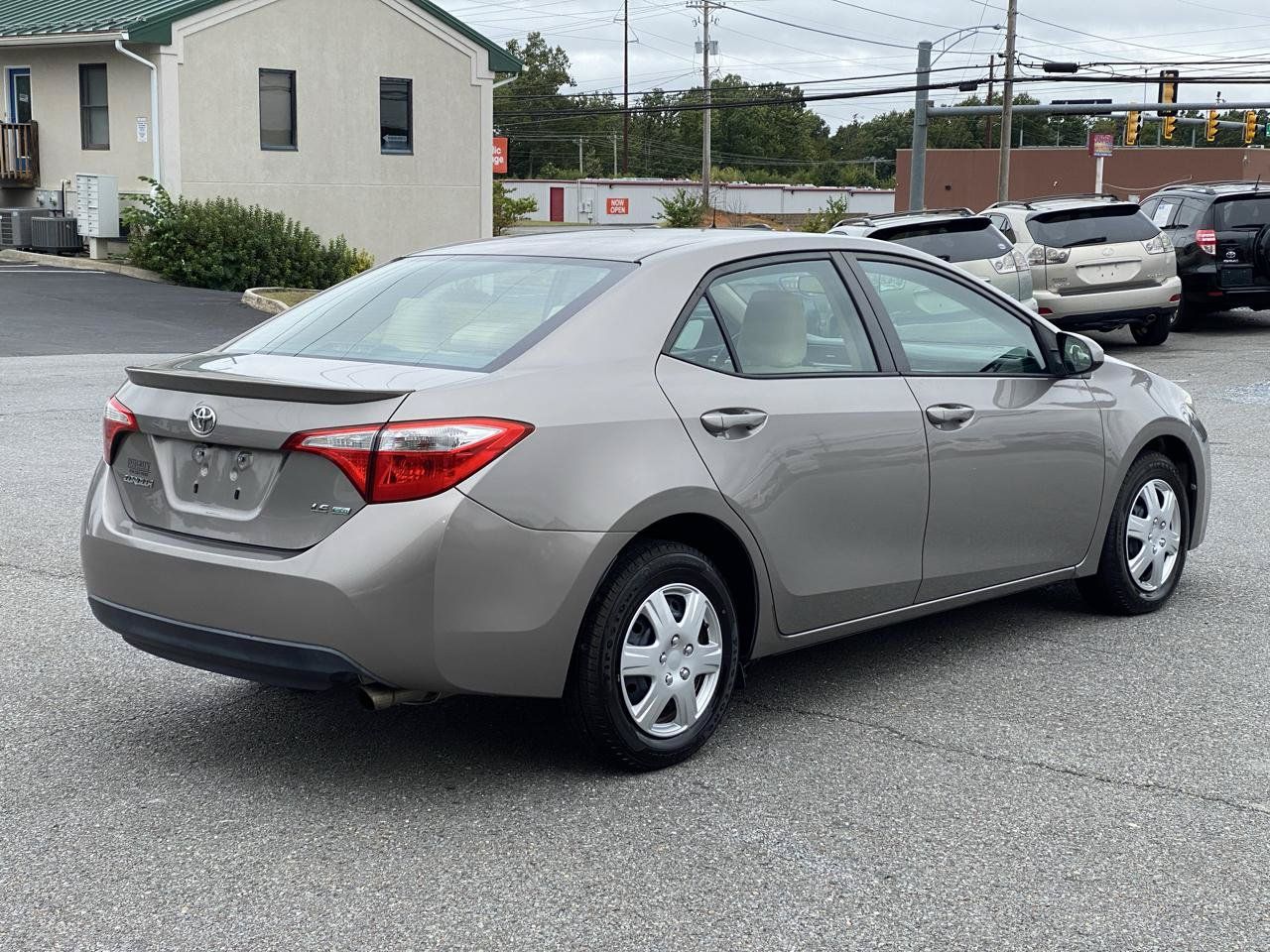 Used 2014 Toyota Corolla LE FWD image 3