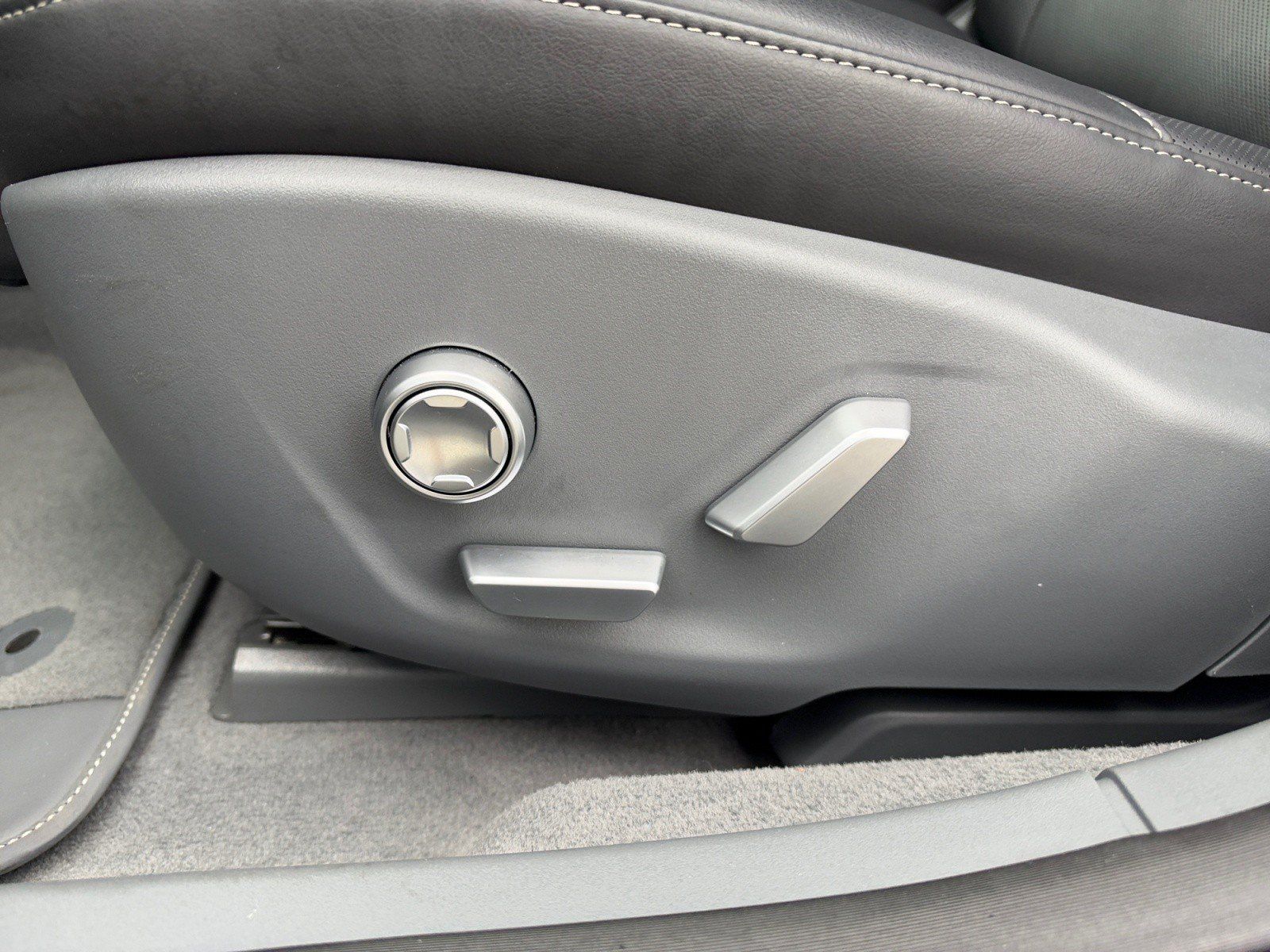 Used 2024 Lucid Air Pure RWD image 12