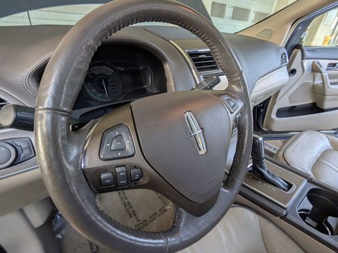 Used 2013 Lincoln MKX Sport Utility 4D image 12