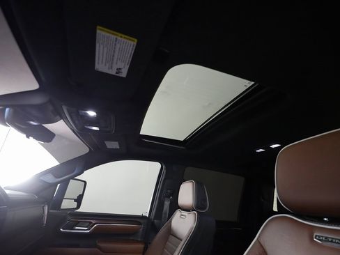 Used 2024 GMC Sierra 3500 Denali Ultimate image 19