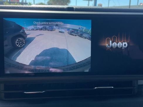 Used 2025 Jeep Wrangler Willys image 18