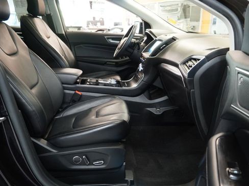 Used 2019 Ford Edge Titanium w/ Cold Weather Package AWD/4WD image 36