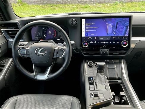 Used 2025 Lexus GX 550 w/ Accessory Package (2T) AWD/4WD image 7