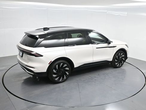 Used 2025 Lincoln Nautilus Reserve w/ Jet Appearance Package image 45