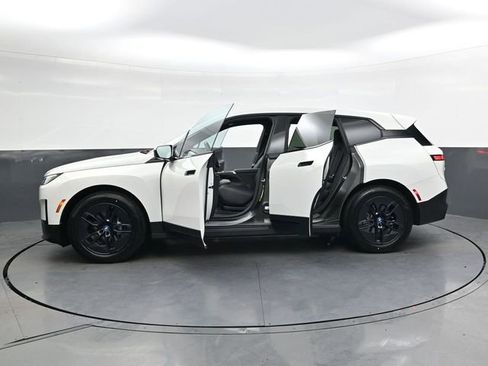 Used 2024 BMW iX xDrive50 w/ Premium Package image 37