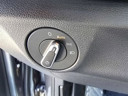 Used 2024 Volkswagen Jetta SE FWD image 23