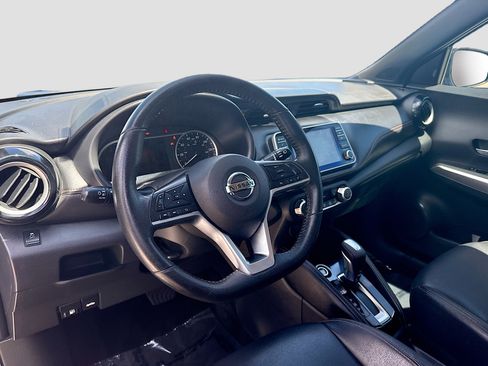 Used 2019 Nissan Kicks SR w/ SR Premium Package image 9