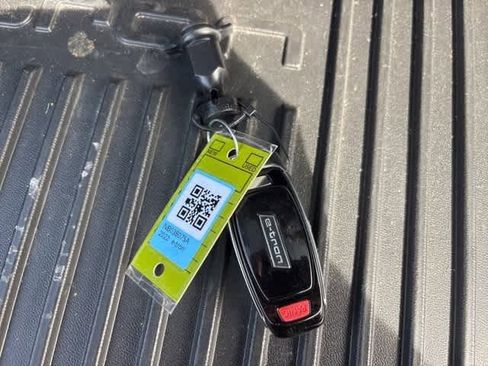 Used 2022 Audi e-tron Premium image 25