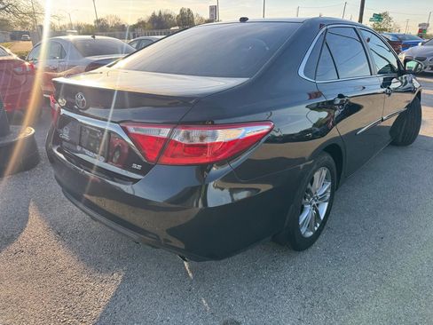 Used 2015 Toyota Camry SE w/ Moonroof Package image 8