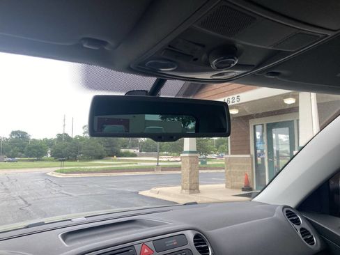 Used 2010 Volkswagen Tiguan SEL image 17