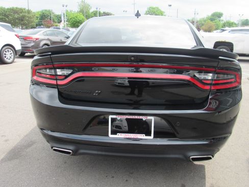 Used 2022 Dodge Charger SXT w/ Plus Group AWD/4WD image 6