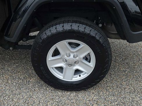 Used 2023 Jeep Gladiator Sport AWD/4WD image 8