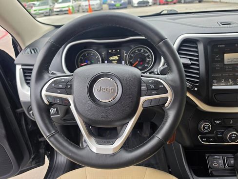 Used 2015 Jeep Cherokee Latitude FWD image 42