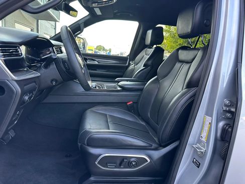 Used 2022 Jeep Wagoneer Series III w/ Flexible Seating Group RWD image 14