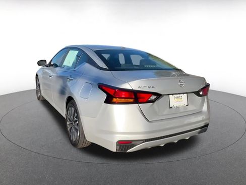 Used 2024 Nissan Altima 2.5 SV image 11