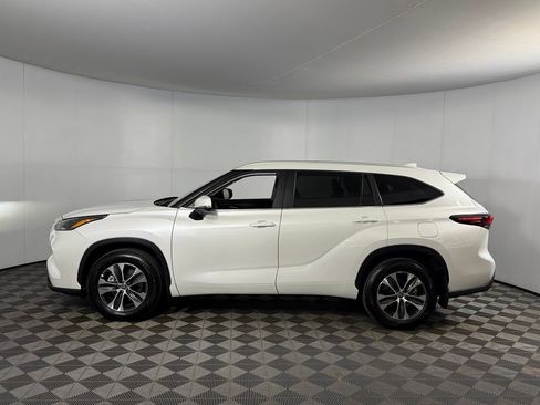 Used 2026 Toyota Highlander XLE AWD/4WD image 11