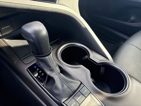 Used 2024 Toyota Camry SE image 10