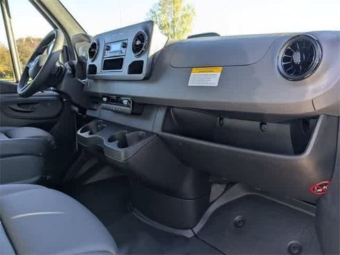 Used 2025 Mercedes-Benz Sprinter 2500 image 14