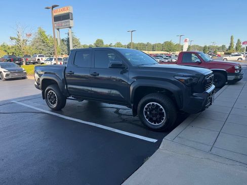 Used 2026 Toyota Tacoma TRD Off-Road AWD/4WD image 1