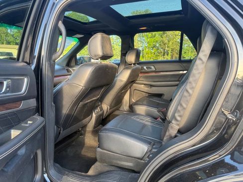 Used 2017 Ford Explorer Platinum image 14