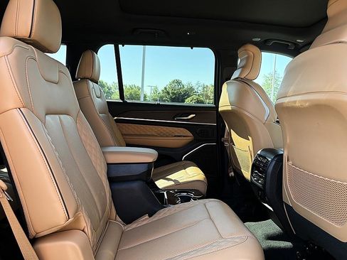Used 2023 Jeep Grand Cherokee L Summit w/ High Altitude Package AWD/4WD image 13
