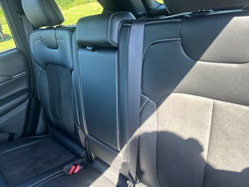 Used 2024 Jeep Grand Cherokee Altitude AWD/4WD image 39