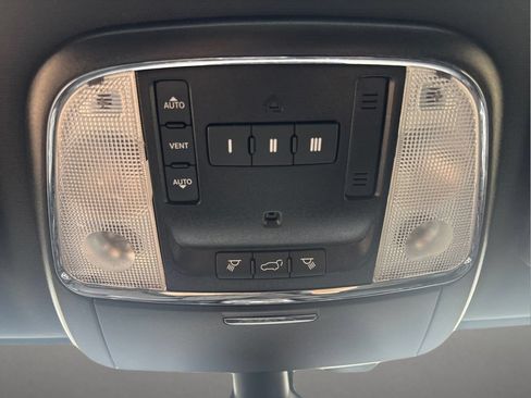 Used 2021 Jeep Grand Cherokee Limited AWD/4WD image 17
