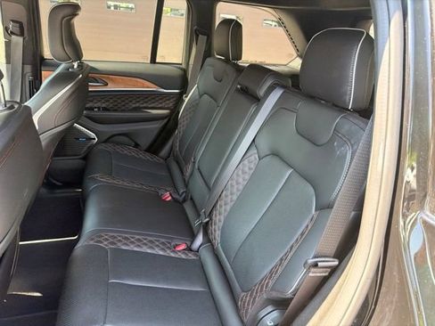 Used 2024 Jeep Grand Cherokee Summit AWD/4WD image 12