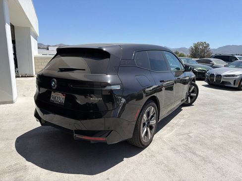 Used 2024 BMW iX xDrive50 w/ Sport Package AWD/4WD image 4