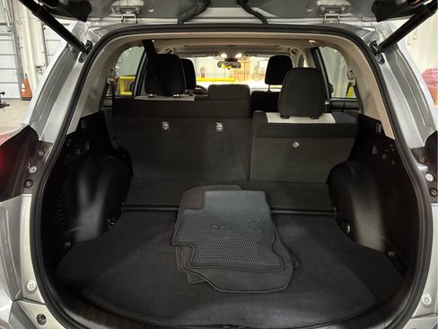Used 2017 Toyota RAV4 XLE AWD/4WD image 7