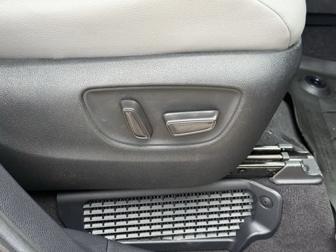 Used 2025 Toyota Sienna XLE w/ XLE Plus Package FWD image 26