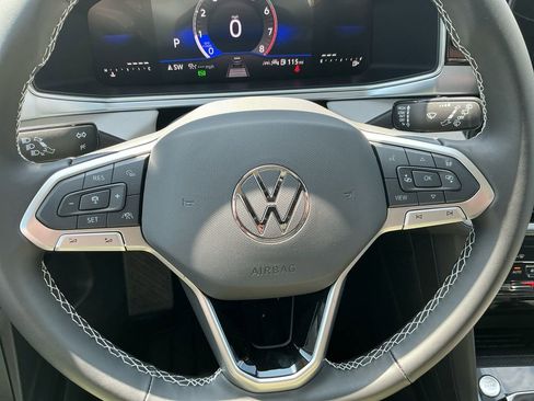 New 2025 Volkswagen Taos SE image 18