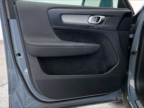 Used 2023 Volvo XC40 B4 Plus w/ Driver Assist Package image 23