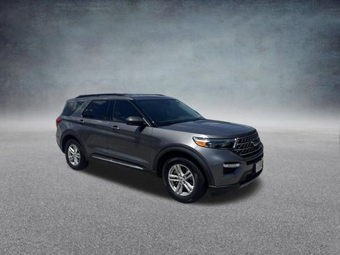 Certified 2023 Ford Explorer XLT w/ Equipment Group 202A RWD image 4