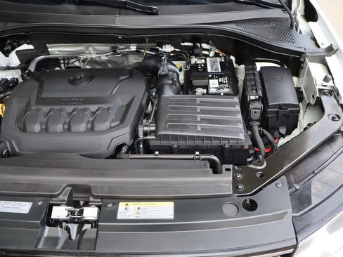 Used 2021 Volkswagen Tiguan SE AWD/4WD image 40