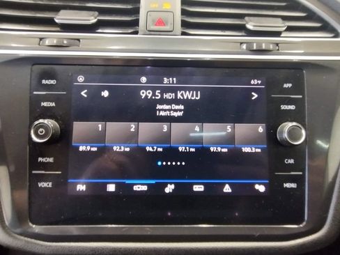 Certified 2022 Volkswagen Tiguan SE FWD image 30