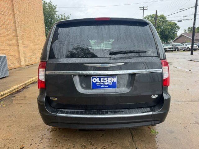 Used 2012 Chrysler Town & Country Touring w/ Entertainment Group #1 FWD image 5