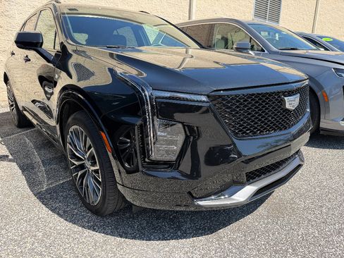 Used 2024 Cadillac XT4 Sport image 4