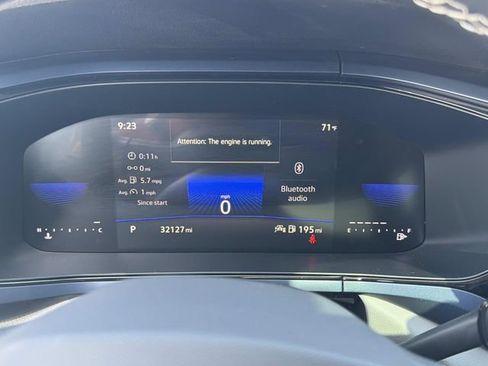 Certified 2024 Volkswagen Taos SE w/ Panoramic Sunroof Package FWD image 6