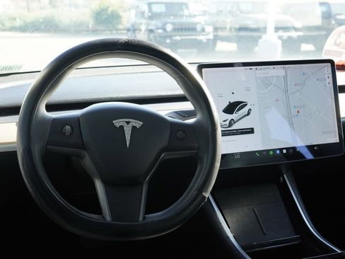 Used 2020 Tesla Model 3 Standard Range Plus image 22