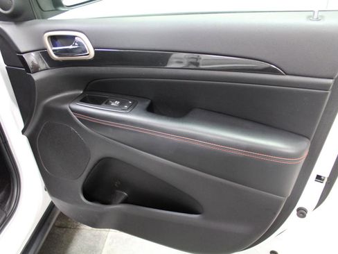 Used 2017 Jeep Grand Cherokee Laredo image 27